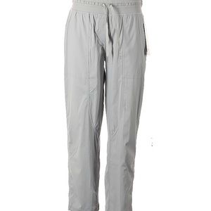 Lululemon dance studio crop